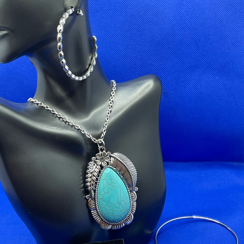 Blue cracker stone necklace earrings set.